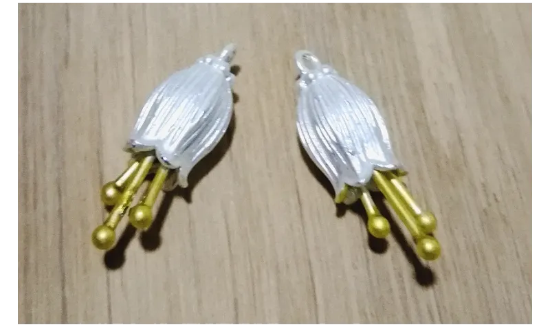 Colgante flor estambres 21*7mm Oro y Plata Mate / Cuentas Metálicas de Latón / Zamak