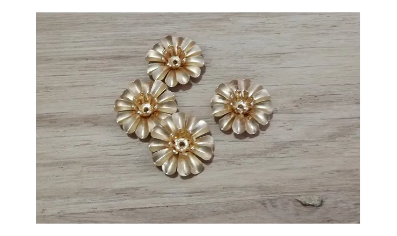 Cuenta Flor estambres 14mm Oro Mate Cuenta Flor estambres 14mm Oro Mate