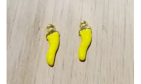 Colgante Pimiento 14mm Amarillo +Oro / Cuentas Metálicas de Latón / Zamak