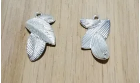 Trio de hojas 10.5*18 Plata Mate / Cuentas Metálicas de Latón / Zamak