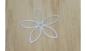 Flor Lámna Plana 25mm diam. Plata Mate / Cuentas Metálicas de Latón / Zamak