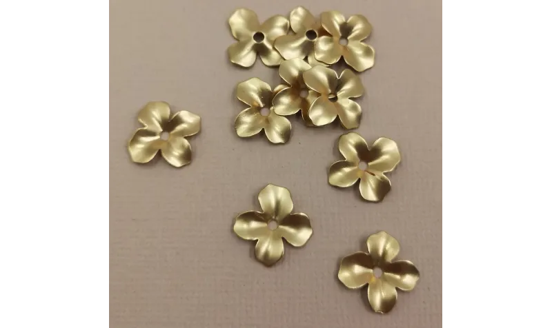 Pieza Flor 4 pétalos 14mm diámetro Oro Mate / Cuentas Metálicas de Latón / Zamak