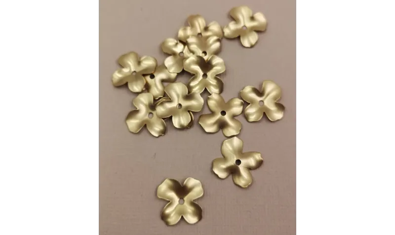Pieza Flor 4 pétalos 17mm diámetro Oro Mate / Cuentas Metálicas de Latón / Zamak