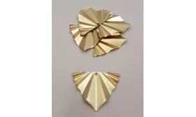 Pieza Triánguo plisado 29*22mm Oro Mate / Cuentas Metálicas de Latón / Zamak
