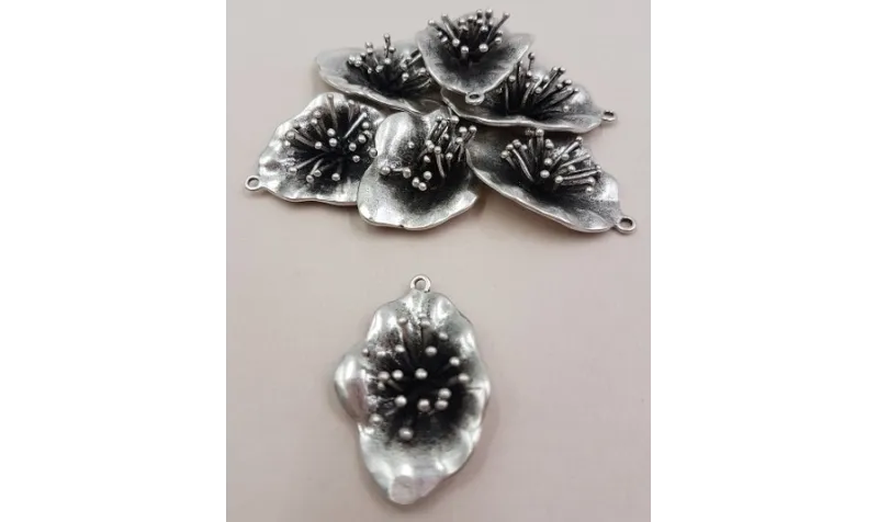 Flor estambres 30*20mm Plata Vieja / Cuentas Metálicas de Latón / Zamak