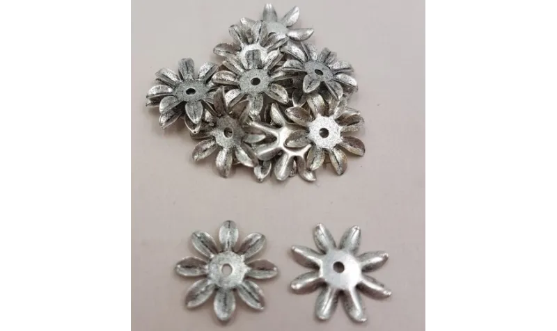 Flor 8 pétalos 13mm diametro Plata Vieja / Cuentas Metálicas de Latón / Zamak