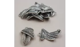 Trio de hojas 10.5*18 Plata Vieja / Cuentas Metálicas de Latón / Zamak