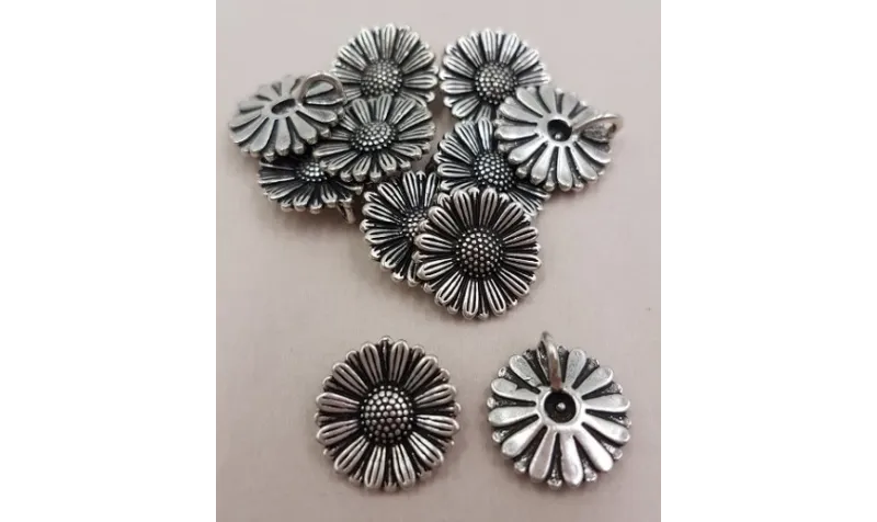 Flor 12*12 Plata Vieja / Cuentas Metálicas de Latón / Zamak
