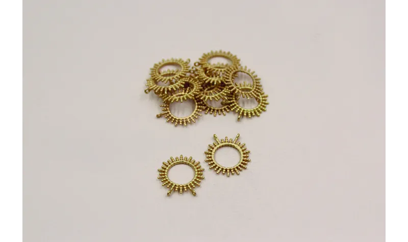 Colgante Rayos de Sol 14mm diámetro / Cuentas Metálicas de Latón / Zamak