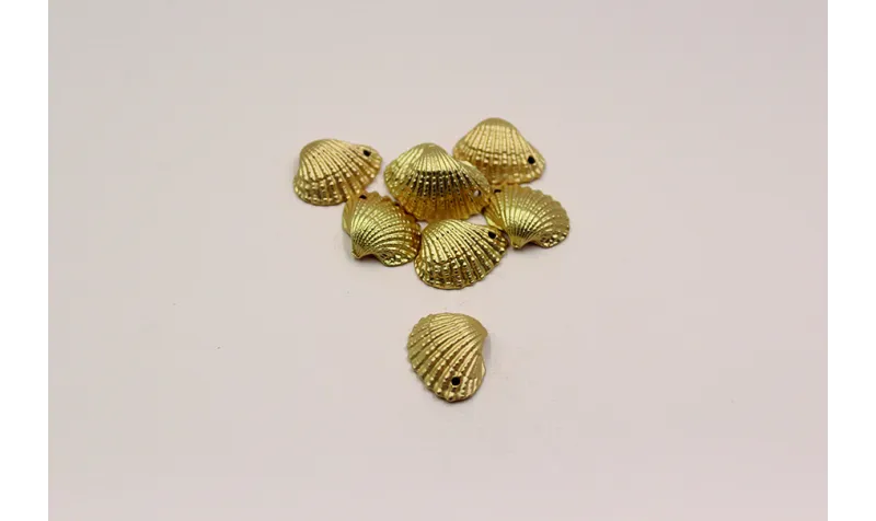 Colgante almeja 22*18mm Oro Mate / Cuentas Metálicas de Latón / Zamak