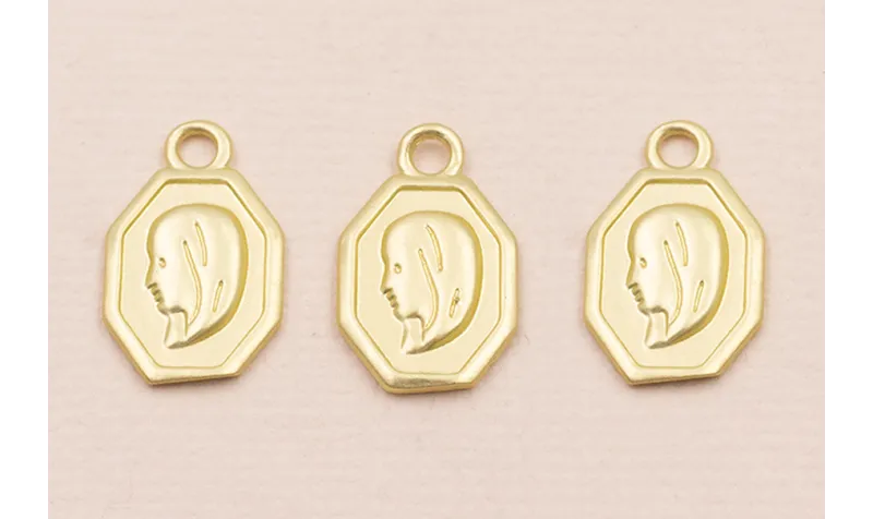 Medalla Virgen 17*11mm Oro Mate / Cuentas Metálicas de Latón / Zamak