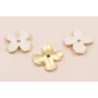 Pieza Flor 15mm esmaltada Blanca / Cuentas Metálicas de Latón / Zamak