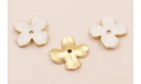 Pieza Flor 15mm esmaltada Blanca / Cuentas Metálicas de Latón / Zamak