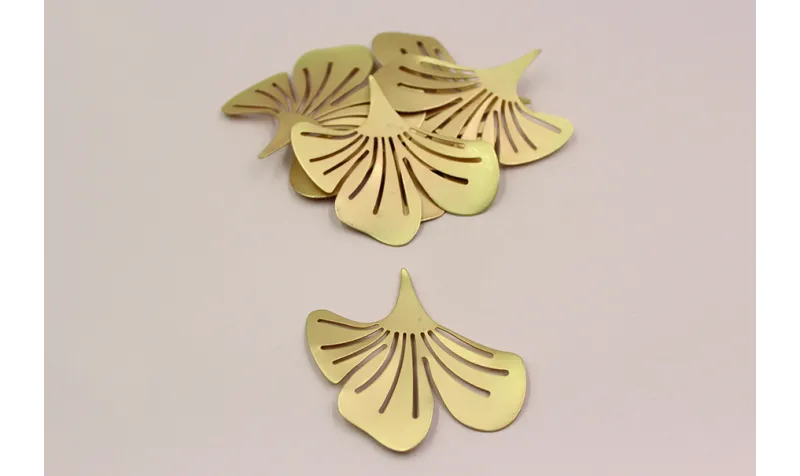 Flor de 3 pétalos 53*56mm Oro Mate / Cuentas Metálicas de Latón / Zamak