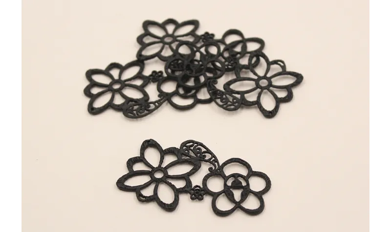Conjunto 2 flores crochet 38.5*65 Negro Mate / Cuentas Metálicas de Latón / Zamak
