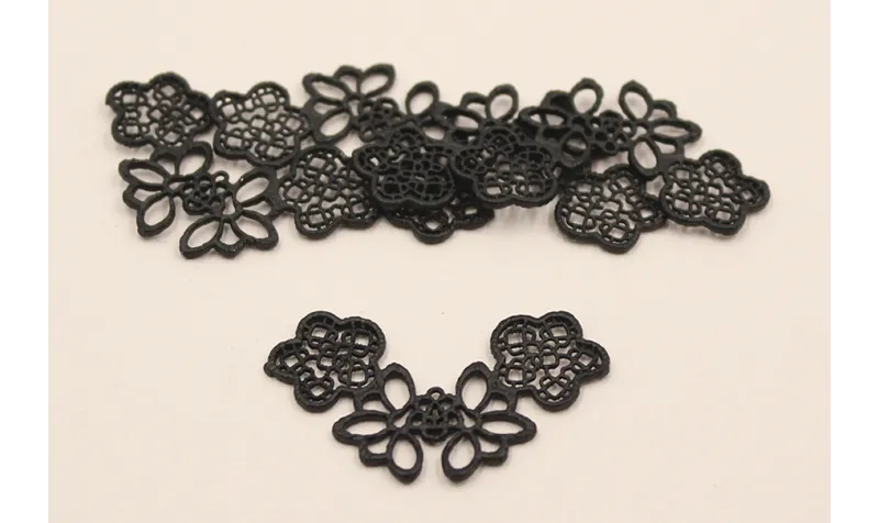 Conjunto de 3 flores 26.5*45 Negro mate / Cuentas Metálicas de Latón / Zamak