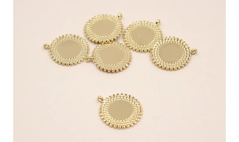 Colgante Disco enmarcado 14mm Oro / Cuentas Metálicas de Latón / Zamak