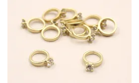 Anillo de 8mm con diamante de Cristal Dorado Mate / Cuentas Metálicas de Latón / Zamak