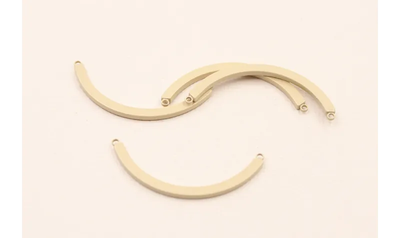 Pieza curvada de 35mm * 3*2mm Esmalte Salmon / Cuentas Metálicas de Latón / Zamak