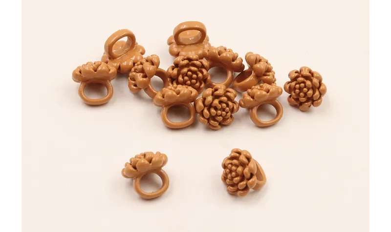 Flor de 7mm con anilla de 4mm interior  caldera / Cuentas Metálicas de Latón / Zamak