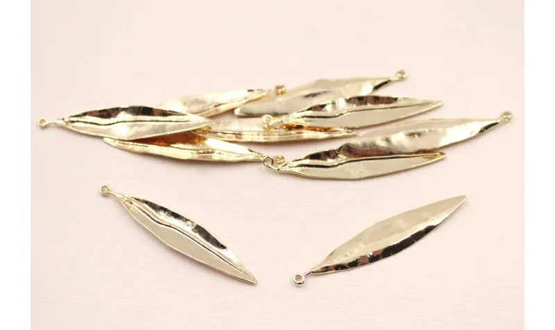 Pieza Hoja Ondulada Dorada 50*10mm / Cuentas Metálicas de Latón / Zamak