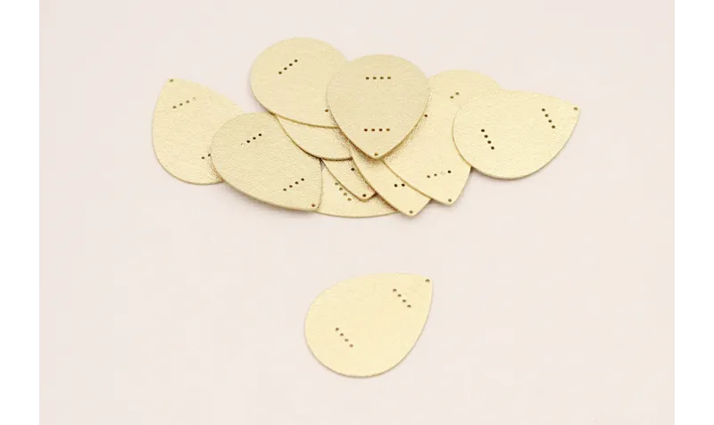 Gota 30*22mm con 8 agujeros Oro Mate satinado  / Cuentas Metálicas de Latón / Zamak