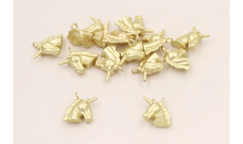 Colgante unicornio Dorado Mate 10*10*4mm / Cuentas Metálicas de Latón / Zamak