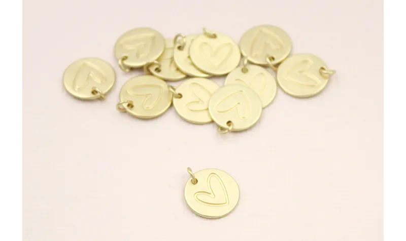 Chapa Dorado Mate 13mm Corazón / Cuentas Metálicas de Latón / Zamak