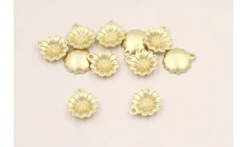Colgante Flor cazoleta Dorado Mate 11mm / Cuentas Metálicas de Latón / Zamak