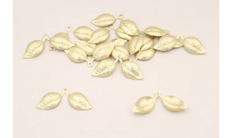 Pieza Dos Hojas Concavas Dorado Mate 32*15mm / Cuentas Metálicas de Latón / Zamak
