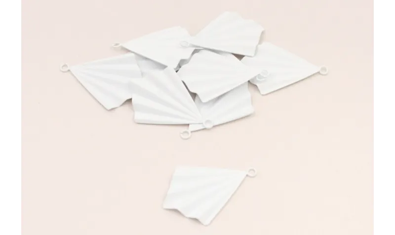 Cuenta Abanico plisado con anilla 35*25mm Blanco / Cuentas Metálicas de Latón / Zamak