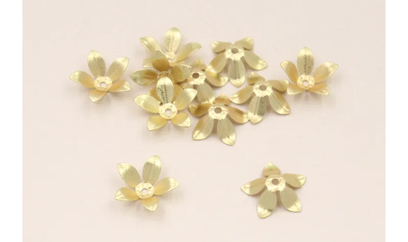 Cuenta Flor casquilla 5 pétalos 13mm Dorado Mate / Cuentas Metálicas de Latón / Zamak