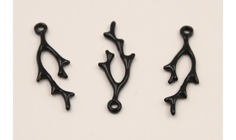 Cuenta Coral 25*7*0,5mm esmalte Negro / Cuentas Metálicas de Latón / Zamak