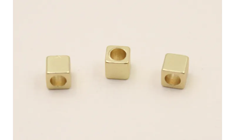 Cuenta Cubo de 3mm Agujero 2mm D.Mate Cuenta Cubo de 3mm Agujero 2mm D.Mate