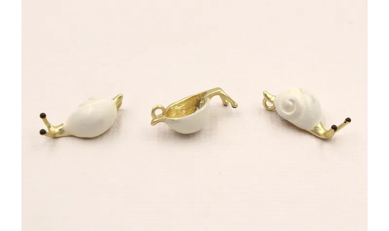 Cuenta Caracol 18*5*6mm Oro Mate y Crema / Cuentas Metálicas de Latón / Zamak