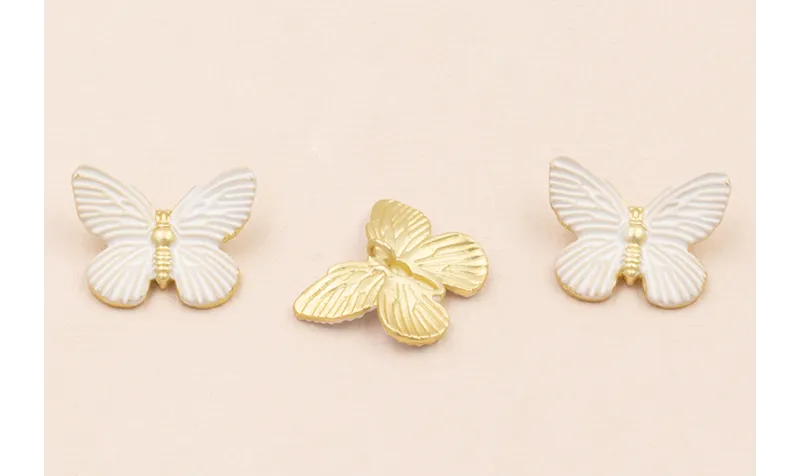 Colgante Mariposa 18*15 Oro Mate y Blanco