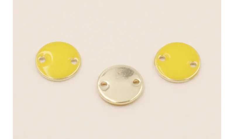 Disco de 10mm Dorado 2 agujeros esmalte Amarillo / Cuentas Metálicas de Latón / Zamak