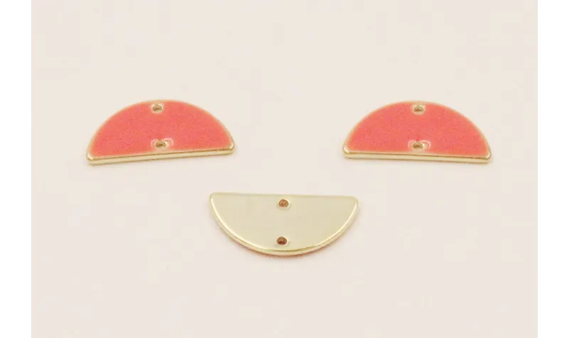 Cuenta Semicirculo de 15mm Dorado esmalte Coral / Cuentas Metálicas de Latón / Zamak