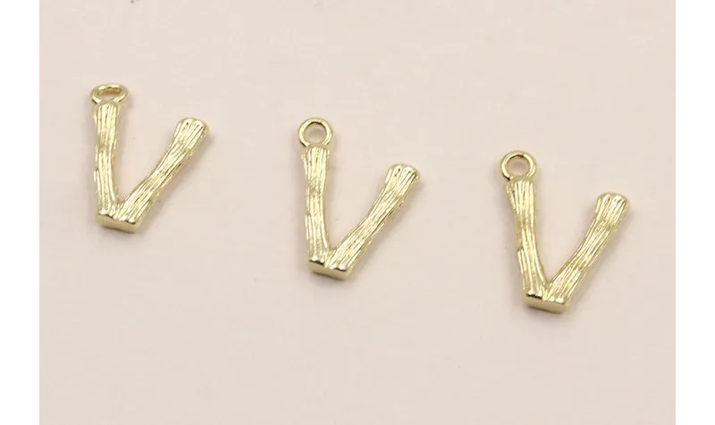 Colgante Letra V latón Dorado 15*10mm / Cuentas Metálicas de Latón / Zamak