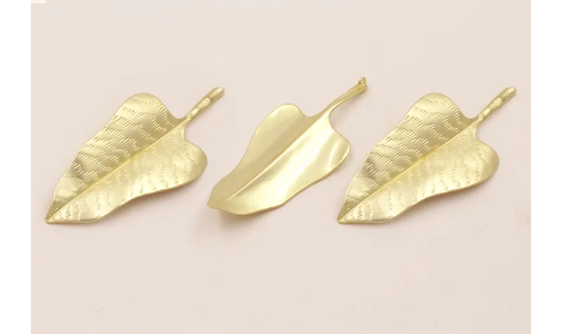 Cuenta Hoja 70*30mm anilla trasera Dorado Mate / Cuentas Metálicas de Latón / Zamak