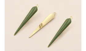 Colgante Cuña esmaltada 23*5mm Verde / Cuentas Metálicas de Latón / Zamak