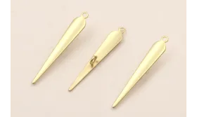 Colgante Cuña Dorada  23*5mm / Cuentas Metálicas de Latón / Zamak