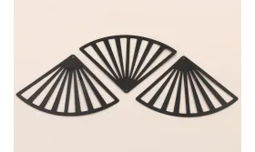 Colagnte Lámina abanico 45*62mm  Negro Mate / Cuentas Metálicas de Latón / Zamak