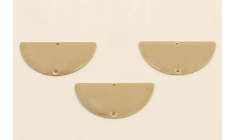 Semicirculo Esmaltado 31*16 Dorado Mate y Beige / Cuentas Metálicas de Latón / Zamak