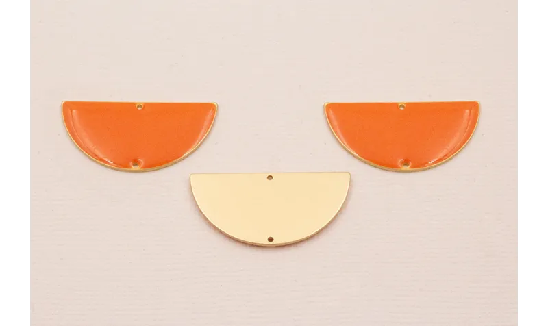 Semicirculo Esmaltado 31*16 Dorado Mate y Caldera / Cuentas Metálicas de Latón / Zamak