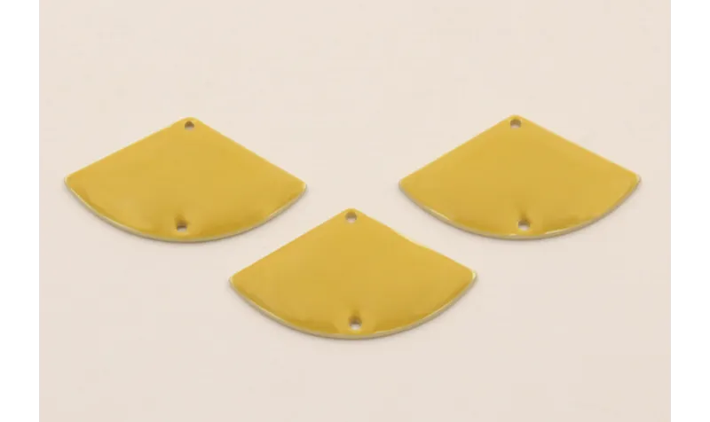 Pieza Abanico de 24*14mm esmalte Amarillo / Cuentas Metálicas de Latón / Zamak