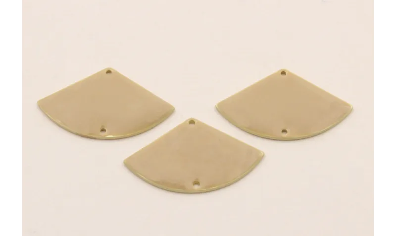 Pieza Abanico de 24*14mm esmalte Beige / Cuentas Metálicas de Latón / Zamak
