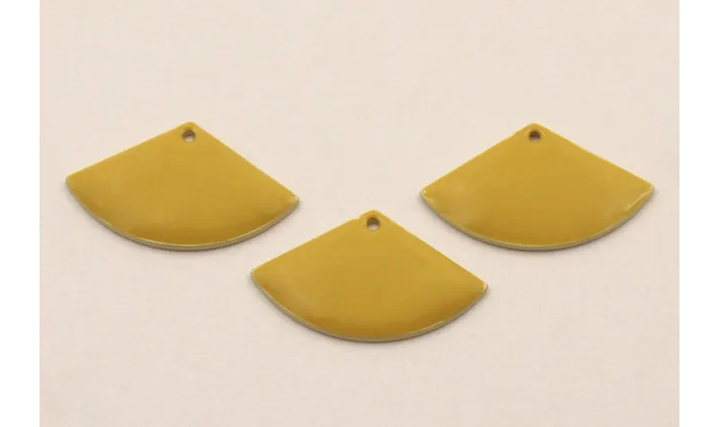 Pieza Abanico de 20*12mm esmalte Amarillo / Cuentas Metálicas de Latón / Zamak