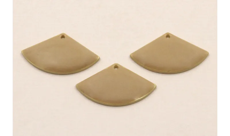 Pieza Abanico de 20*12mm esmalte Beige