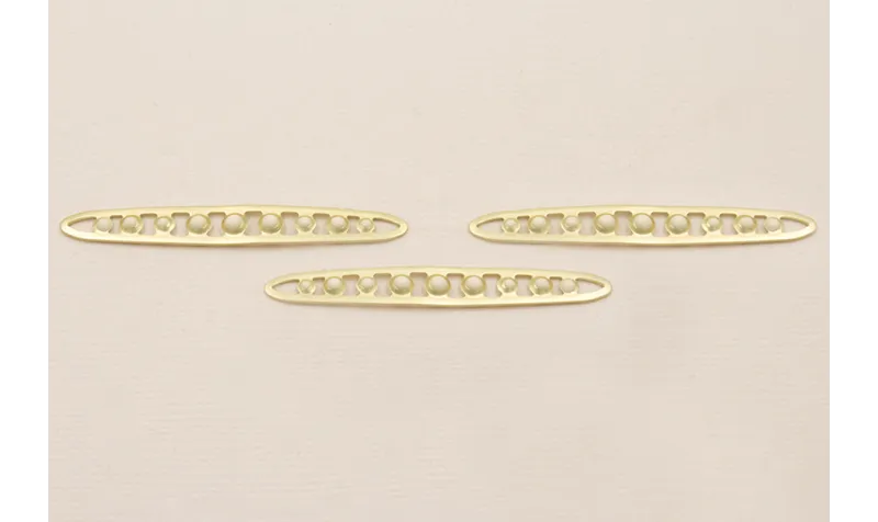 Pieza Vaina Guisantes 52*7 Dorado Mate y Blanco / Cuentas Metálicas de Latón / Zamak